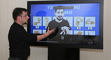 Samsun'da İşaret Dili Tercümanı Tugay Kurtgözlü Gazete Gerçek'e röportaj verdi