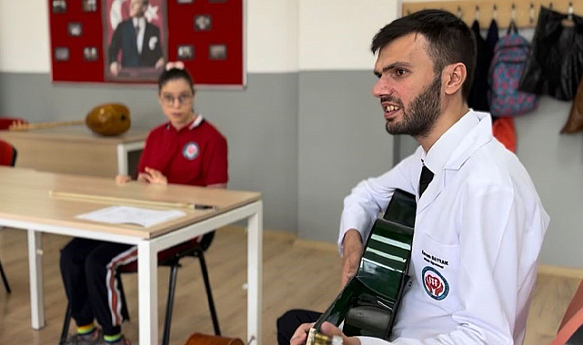 Samsun'da otizmli Kerem Bayrak'ın büyük başarısı! Müzik öğretmeni oldu