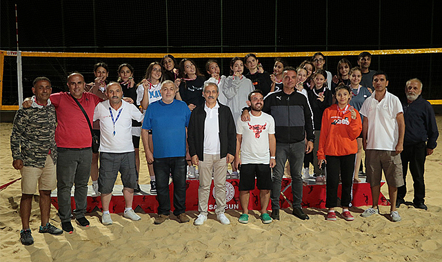 Samsun’da plajın şampiyonları ödüllerini aldı