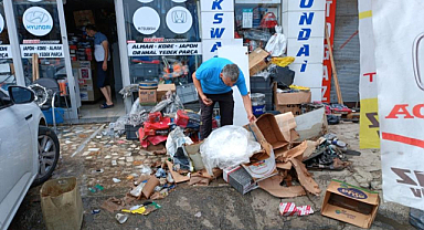 Samsun'daki sağanak yağış esnafı vurdu!