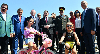 Samsun Valisi Orhan Tavlı, bisiklet turizminde şehrin sporcularının yanında!