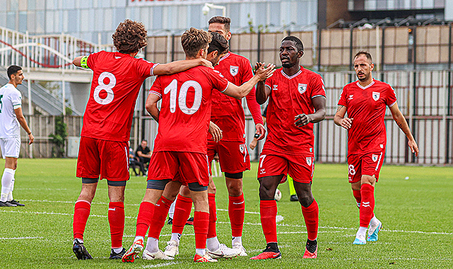 Samsunspor geçen sezonun şampiyonu Galatasaray'a konuk oluyor