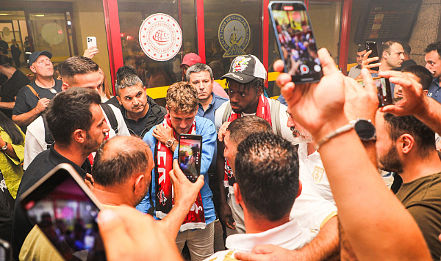 Samsunspor'un yeni transferlerine meşaleli karşılama