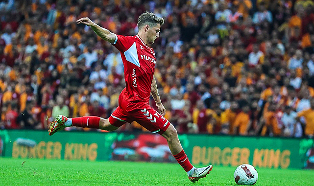 Samsunsporlu Holse frikikten Galatasaray ağlarını havalandı