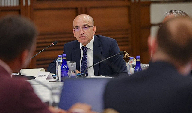 Şimşek'ten önemli açıklama! Döviz kurlarını serbest bıraktık, kredileri sınırlayacağız