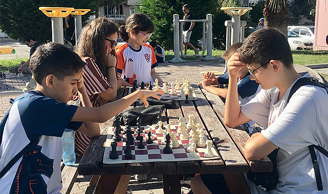 ‘Sokakta Satranç Var’a Atakum’dan destek