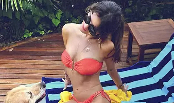 Türkan Şoray'ın kızı bikinili fotoğrafı ile mest etti