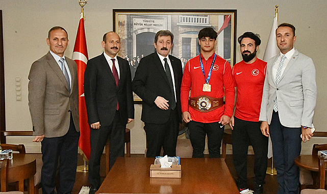 Vali Orhan Tavlı şampiyonu ağırladı