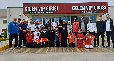 Avrupa üçüncüleri Samsun'da çiçeklerle karşılandı