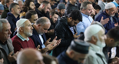 Canik'te eller Filistin için semaya kalktı