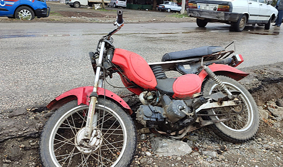 Çarşamba'da otomobil ile motosiklet çarpıştı: 1 yaralı