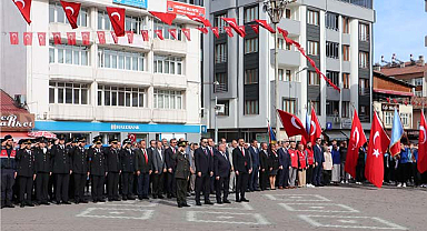 Havza'nın Atatürk Anıtı'na çelenk sunma töreni