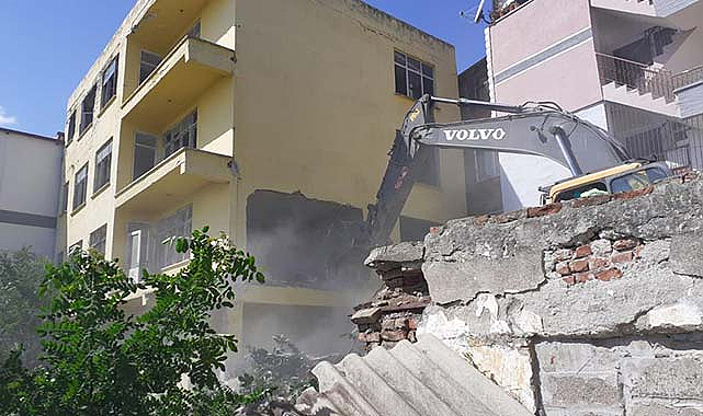 İlkadım’da tehlike arz eden metruk binalar tek tek yıkılıyor!