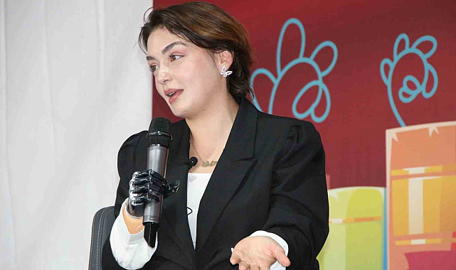 Kim Milyoner Olmak İster'de 1 milyon kazanan Rabia Kitap Fuarına katıldı