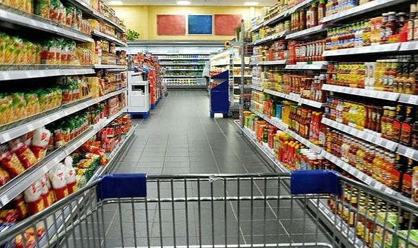 Marketler indirime başladı