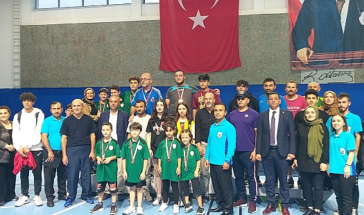 Masa tenisinde ödüller sahiplerini buldu