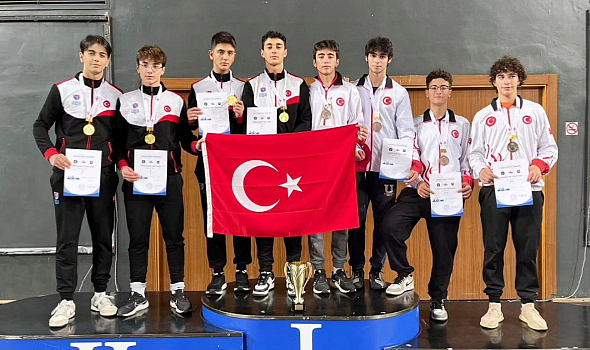 Milli eskrimciler Gürcistan'da 2 madalya kazandı