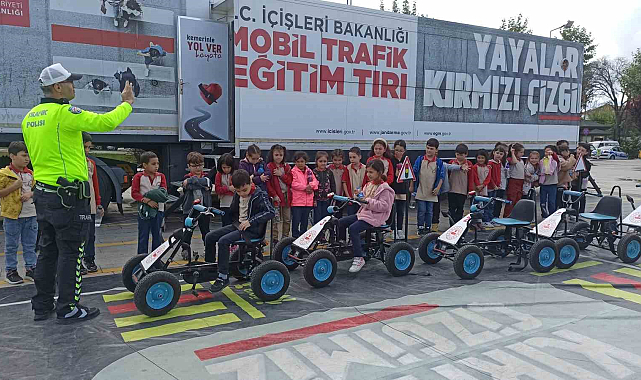 Minik öğrencilere trafik eğitimi