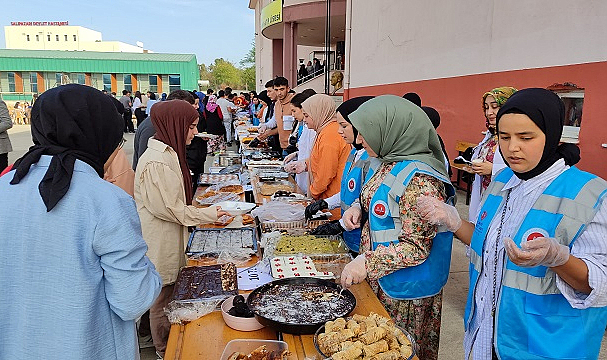 Salıpazarı'nda Gazze yararına kermes düzenlendi