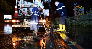 Samsun Büyükşehir Belediyesi'nden sağanak yağışa jet müdahale