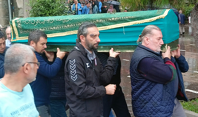 Samsun'da gazeteci Gökhan İçkilli babasını toprağa verdi