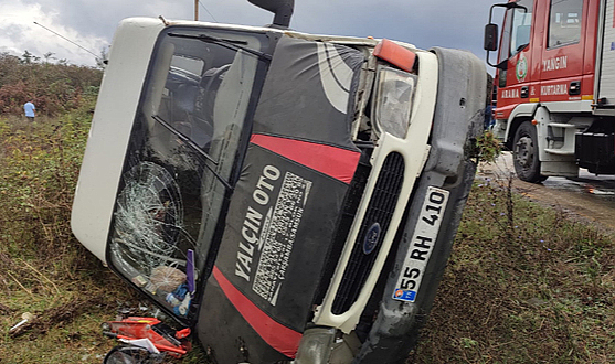 Samsun'da minibüs devrildi: 3 kişi yaralandı