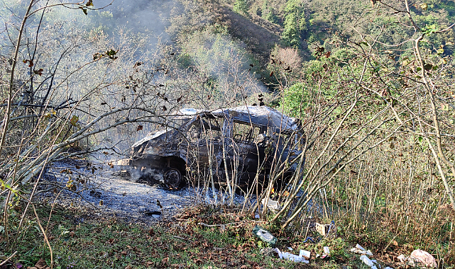 Samsun'da uçuruma yuvarlanan minibüsteki 4 kişi yaralandı