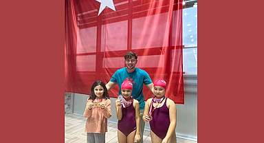 Samsun'daki havuzda cumhuriyet yarışı