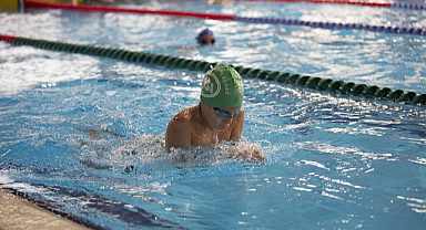 Samsun DSİ'li yüzücü Çınar rekor kırdı