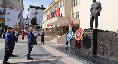Samsun'un 19 Mayıs ilçesinde çelenk sunma töreni