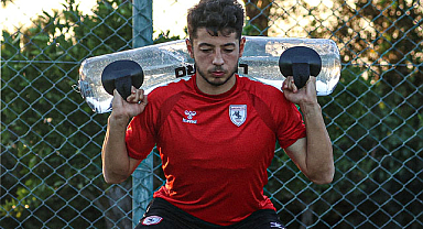 Samsunspor oyuncusu Muhammed Gümüşkaya'nın gözü formada