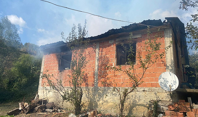 Samsun'un Alaçam ilçesinde çıkan ev yangınında 1 kişi hayatını kaybetti