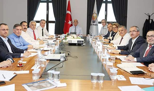 Yusuf Ziya Yılmaz Yerel Yönetimler birimi ile yerel seçim toplantısı yaptı