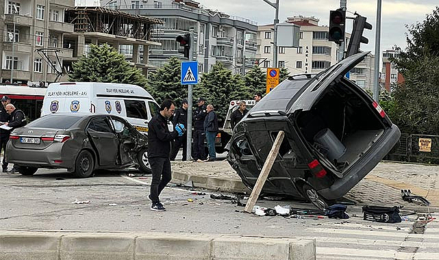 Atakum'da feci kaza! Sivil polis aracıyla hafif ticari araç çarpıştı: 2'si ağır, 4 yaralı