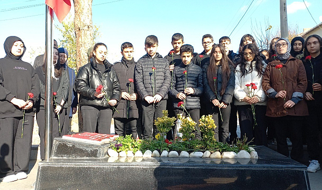 Çorum'da Aybüke öğretmen kabri başında anıldı