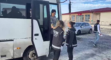 Dilan Polat cezaevine girerken gözyaşlarına boğuldu