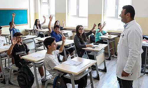 Öğretmenlerden ‘taban maaş geri gelsin’ talebi