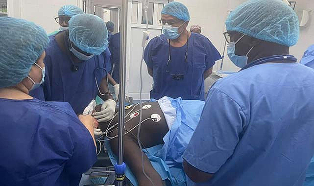 OMÜ’den bir ilk! Batı Afrika’da böbrek nakli gerçekleştirildi