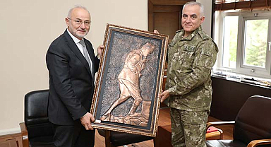 Rektör Ünal Samsun Garnizon Komutanı Gazi Tümgeneral Alâ’yı ziyaret etti