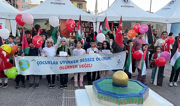 Samsun Cumhuriyet Meydanında çocuklar İsrail'i protesto etti