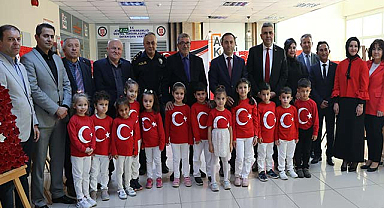 Samsun'da "Cumhuriyet'imizin 100. yılında 100 öğrenciden 100 Bayrak" sergisi