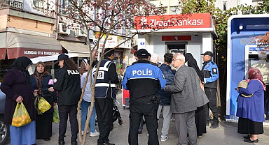 Samsun'da polisler dolandırıcılara karşı vatandaşları uyardı