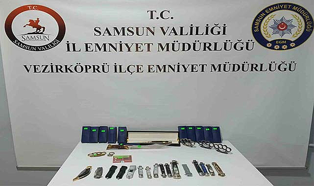 Samsun'daki o evde 30 sustalı bıçak ve 5 muşta bulundu
