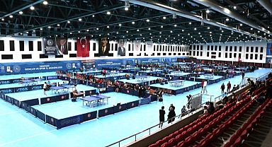 Samsun ilki yaşadı! 160 sporcu raket tuttu