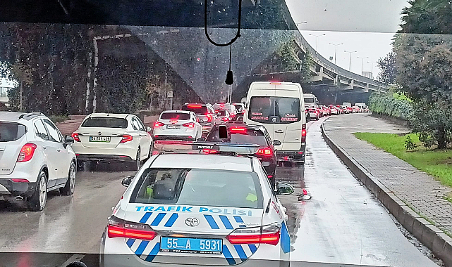 Samsun Kirazlık'ta kaza! Trafik kitlendi