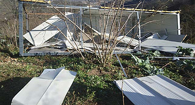 Samsun Salıpazarı'ndaki fırtına maddi hasara sebep oldu