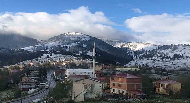 Samsun'da Dürtmen Dağı'na mevsimin ilk karı yağdı