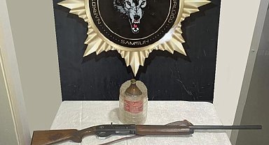 Samsun'da evinde uyuşturucu ve silah yakalanan şahsa gözaltı
