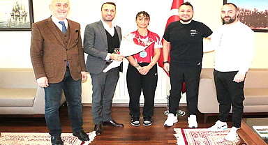 Samsunlu Devrim Aydın dünya ikincisi oldu!