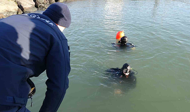 Trabzon'da dalgalara kapılarak kaybolan 2 lise öğrencisi aranıyor
